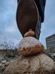 Obraz premium A pyramid of stones from a lower angle