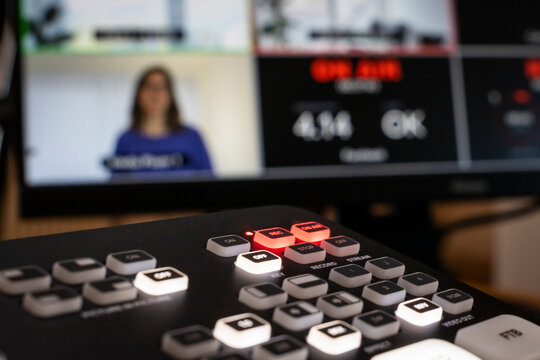 Professional equipment for live video streaming, monitor with split screen
