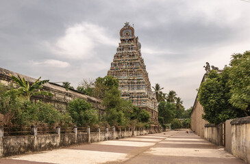 Mahalingeshwaraswamy Temple, Tiruvidaymarudur - Hindu temple dedicated to the deity Shiva located...