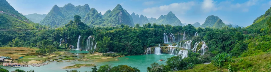 Fototapeten Die wunderschönen und herrlichen Detian-Wasserfälle in Guangxi, China © 昊 周