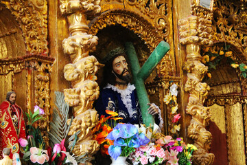 Fototapeta premium religious statues inside church in Arequipa