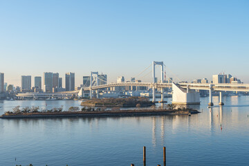 Fototapeta na wymiar Tokyo bay with view of Rainbow Bridge in Tokyo city, Japan