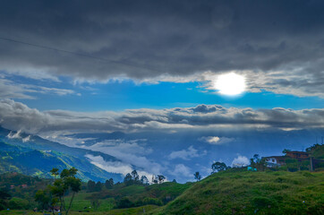 Nubes y sol