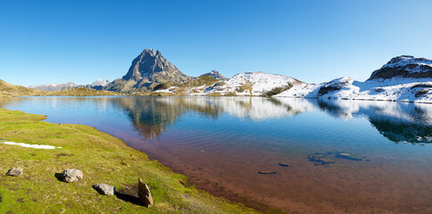 Obraz premium Peaks in French Pyrenees