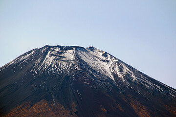富士山｜山梨から見る富士山の山肌は変化に富んでいます