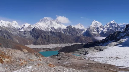Photo sur Plexiglas Makalu Panorama de montagne spectaculaire avec certaines des plus hautes montagnes du monde (mont Everest 8 848 m, Lhotse 8 516 m, Makalu 8 481 m) vue depuis le célèbre col Renjo La dans l& 39 Himalaya, au Népal.