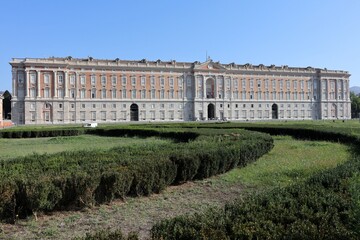 Reggia di Caserta dai giardini di Piazza Carlo III