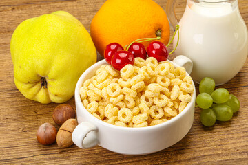 Breakfast with corn rings and milk