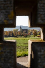 Kreuzblick auf die Sülchenkirche bei Rottenburg am Neckar