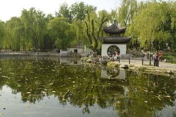 Fototapeta na wymiar The beautiful architecture of the Qing and Ming Dynasty temples in the city of Beijing / Peking in China
