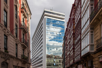 Fototapeta na wymiar Edificio San Vicente en Bilbao, Vizcaya, País Vasco