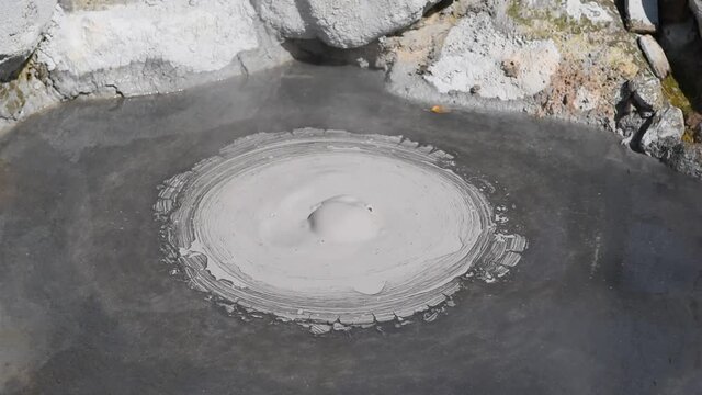 別府地獄めぐり・鬼石坊主地獄