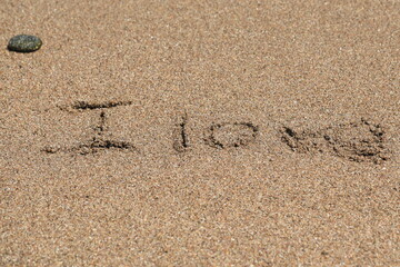 바닷가의 모래 위에 새긴 글자