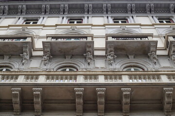 Balconi a Milano di una abitazione stile liberty