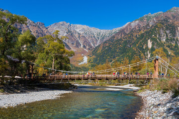 Obraz premium 【上高地】河童橋と穂高連峰