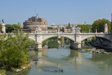 Obraz premium View at river Tevere on the old center of Rome, Italy