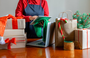 gift hand deliver laptop tablet green sock worker red bag delivery online christmas tree