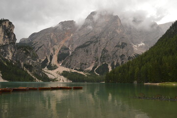 Fototapeta na wymiar Hiking around the stunningly beautiful Lago di Braies (Pragser Wildsee) lake in the Dolomite Mountains of Northern Italy
