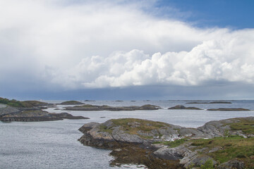 Fototapeta na wymiar Norwegische Landschaft an der Atlantikstraße