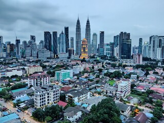 Obraz premium Kuala Lumpur, Malaysia- 4 November 2020: View of Kuala Lumpur skyline during dusk . noise