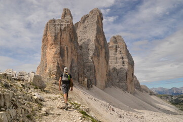 Naklejka premium Hiking around the stunning and dramatic Drei Zinnen / Tre Cime di Lavaredo mountains in the Dolomites of Northern Italy