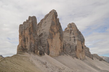 Fototapeta premium Hiking around the stunning and dramatic Drei Zinnen / Tre Cime di Lavaredo mountains in the Dolomites of Northern Italy