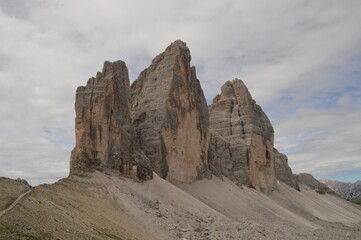 Hiking around the stunning and dramatic Drei Zinnen / Tre Cime di Lavaredo mountains in the Dolomites of Northern Italy