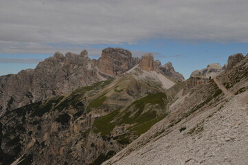 Fototapeta premium Hiking around the stunning and dramatic Drei Zinnen / Tre Cime di Lavaredo mountains in the Dolomites of Northern Italy