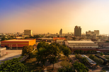 Obraz premium area under construction for industrial work in the midst of city buildings There is the light of the evening sunset