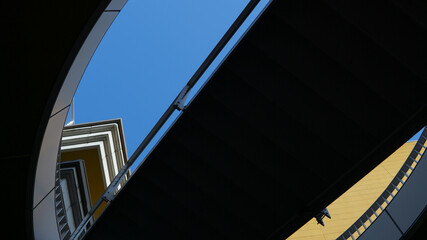 階段越しの青空