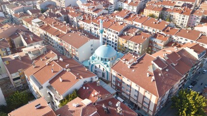 Obraz premium aerial view of city ​​mosque between the buildings