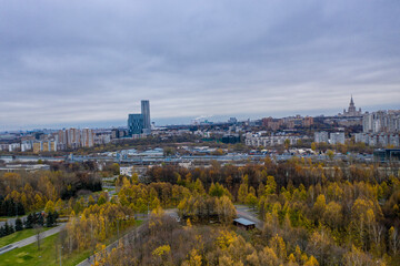 Obraz premium panoramic view of the autumn park in the city from the height of the drone