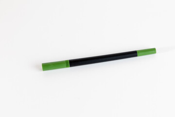 Green. Color marker with double brush tip. Ideal for adult and children's coloring books, manga, comics, calligraphy.