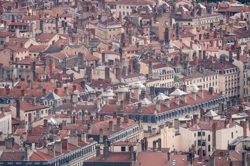 Fototapeta na wymiar toits anciens de la ville de Lyon en France