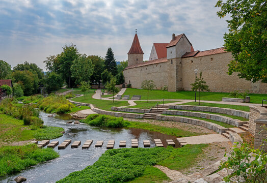 Park at the historic city wall of Berching