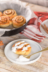 Cinnamon buns with chocolate chips
