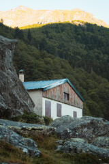 Fototapeta na wymiar Wooden cabin peeking behind rocks in French Pyrenees