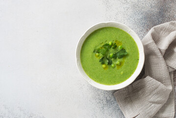 Broccoli, green peas and scallions soup- puree