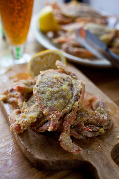 Close up of fried soft shell crabs served on cutting board