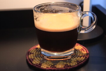 Tomando café da manhã no escritório