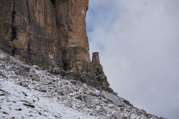 Fototapeta na wymiar wall of a peak of laveredo are distinctive battlement, 3 zinnen