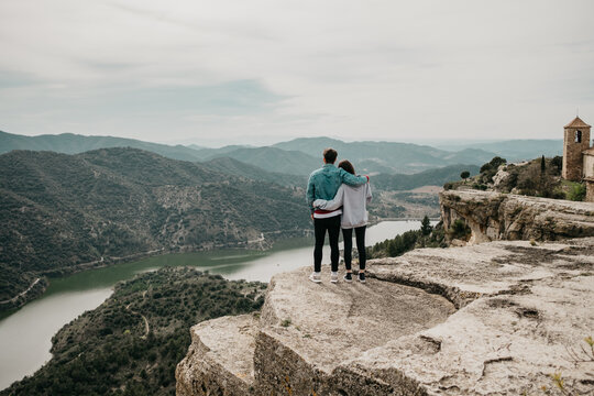 Couple with a mountainous landscape with a river
