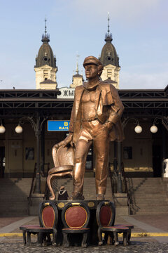 Zhmerinka, Ukraine - November 10, 2019. Monument to Ostap Bender - the hero from the book "12 Chairs" (Ilf and Petrov). Ostap Bender in the photo of the old railway station.