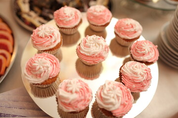 pink and white cupcakes