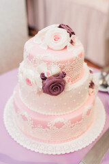 wedding cake with roses