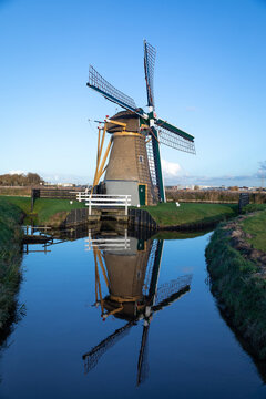 The historic watermill "Hoop doet Leven" on the Leidsevaart in the Elsgeesterpolder, build in 1783. Located on the Elsgeesterlaan in the South-Holland village of Voorhout in the Netherlands.
