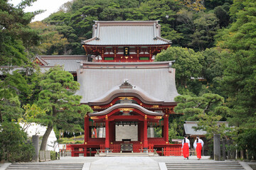 鶴岡八幡宮　本宮　舞殿
