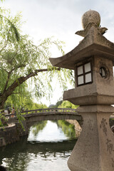 倉敷美観地区の中橋と石灯籠