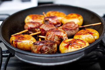 LOMBO DE CORDEIRO GRELHADO COM BATATA AO MURRO