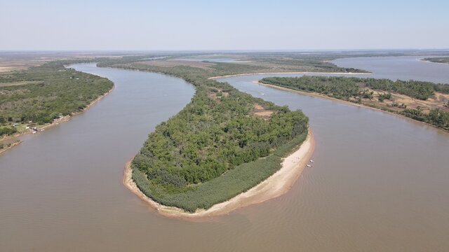 Sol, r&iacute;o y sombra